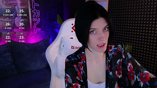 roxy riot  online show from 23, 10, 2025