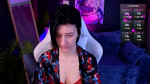 roxy riot  online show from 14, 11, 2025