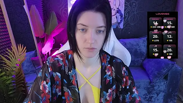 roxy riot  online show from 17, 12, 2025