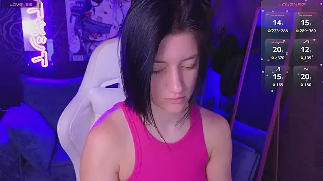 roxy riot  online show from 17, 4, 2026