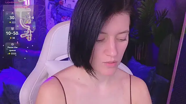 roxy riot  online show from 28, 4, 2026