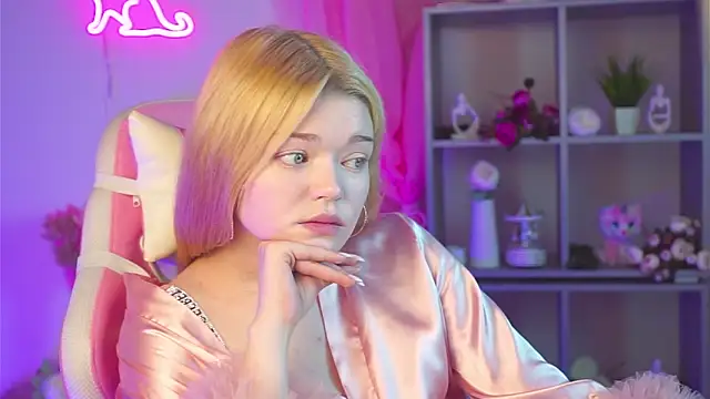 AdeleCartier online show from 23, 3, 2025