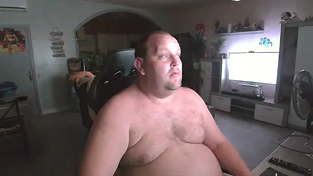Snapshot of Hotfire-112 chatting on 13, 5, 2026 Hotfire-112 online show from 13, 5, 2026