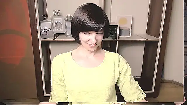Snapshot of _AngeliaFlow_ chatting on 9, 5, 2026 AngeliaFlow online show from 9, 5, 2026
