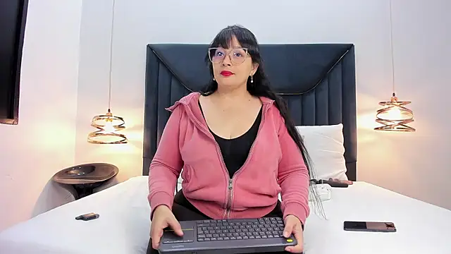 ZamiraGates online show from 17, 10, 2025