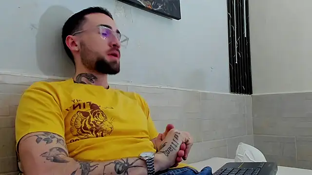 Luke davis01 online show from 13, 2, 2025