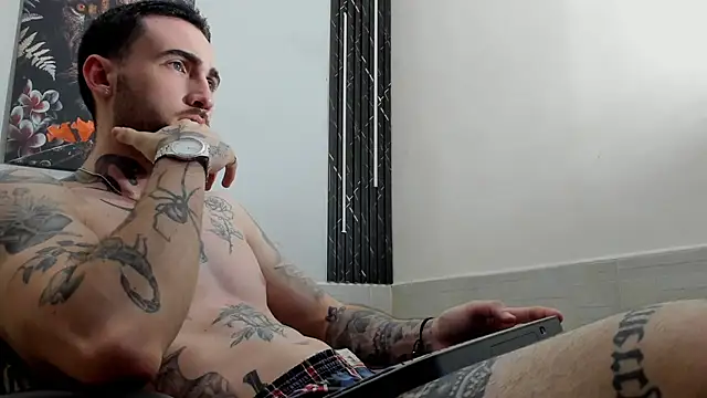 Luke davis01 online show from 20, 2, 2025