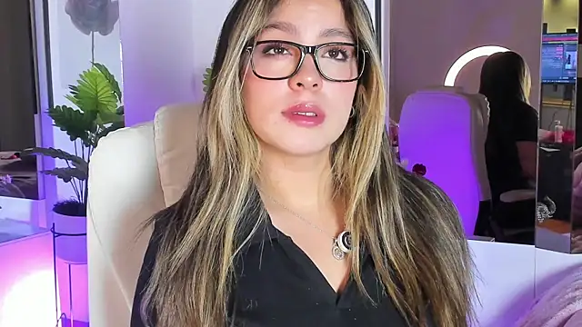 Snapshot of Cloee_Rainbow1 chatting on 16, 5, 2026 Cloee Rainbow1 online show from 16, 5, 2026