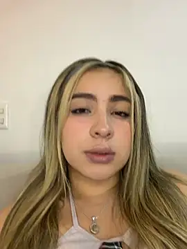 Snapshot of Cloee_Rainbow1 chatting on 20, 6, 2026 Cloee Rainbow1 online show from 20, 6, 2026
