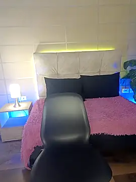  michonne  online show from 28, 11, 2025