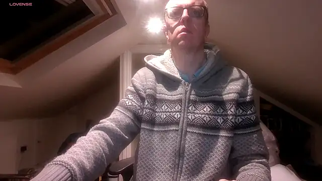 Snapshot of AdmiredThirty chatting on 10, 4, 2026 AdmiredThirty online show from 10, 4, 2026