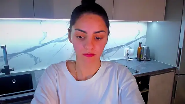 Snapshot of EmiliaZen chatting on 11, 5, 2026 EmiliaZen online show from 11, 5, 2026