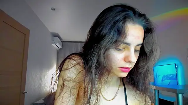 Snapshot of EmiliaZen chatting on 22, 5, 2026 EmiliaZen online show from 22, 5, 2026