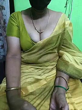 Snapshot of niiveditha chatting on 18, 3, 2025 niiveditha online show from 18, 3, 2025