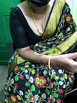 Snapshot of niiveditha chatting on 15, 9, 2025 niiveditha online show from 15, 9, 2025