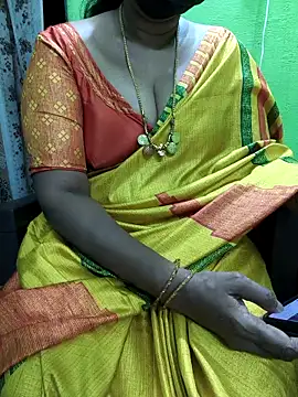 Snapshot of niiveditha chatting on 5, 11, 2025 niiveditha online show from 5, 11, 2025