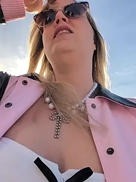 Sexybiene969 online show from 6, 4, 2026