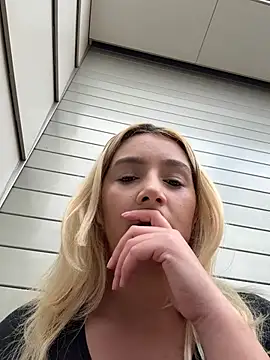 Snapshot of hotamanda01 chatting on 1, 3, 2026 hotamanda01 online show from 1, 3, 2026