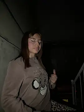 Laura-Khalifa online show from 21, 2, 2025