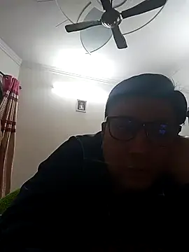 Snapshot of innocentboy1987 chatting on 4, 3, 2025 innocentboy1987 online show from 4, 3, 2025