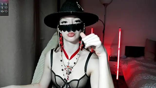 Snapshot of holyharlot chatting on 14, 3, 2025 holyharlot online show from 14, 3, 2025