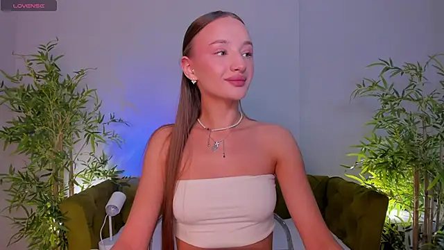 Snapshot of miiss__lulu chatting on 10, 6, 2026 miiss lulu online show from 10, 6, 2026