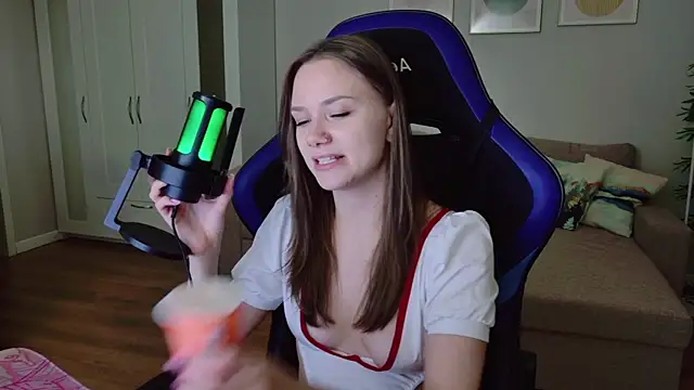 Snapshot of alexa_feels_ chatting on 3, 7, 2026 alexa feels online show from 3, 7, 2026
