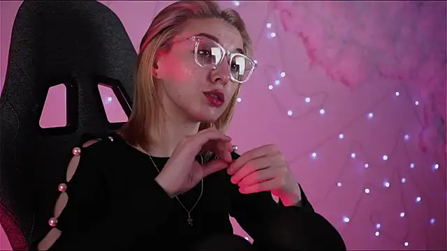 Snapshot of PhilippaAdamas chatting on 27, 2, 2025 PhilippaAdamas online show from 27, 2, 2025