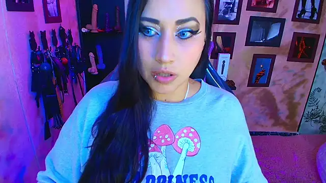 cherryy bombshelll online show from 2, 11, 2025