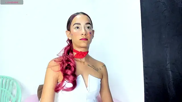 Snapshot of Olivia_Stevens chatting on 18, 6, 2026 Olivia Stevens online show from 18, 6, 2026