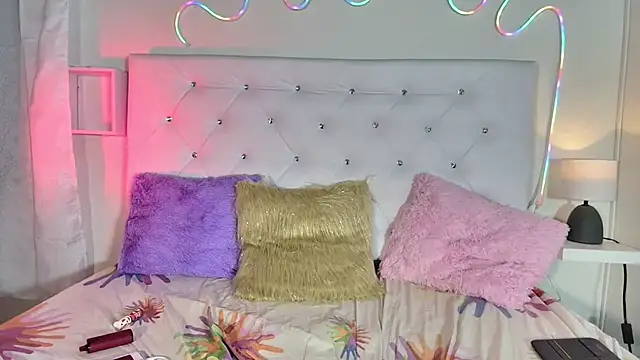 ariana smiith online show from 28, 2, 2025