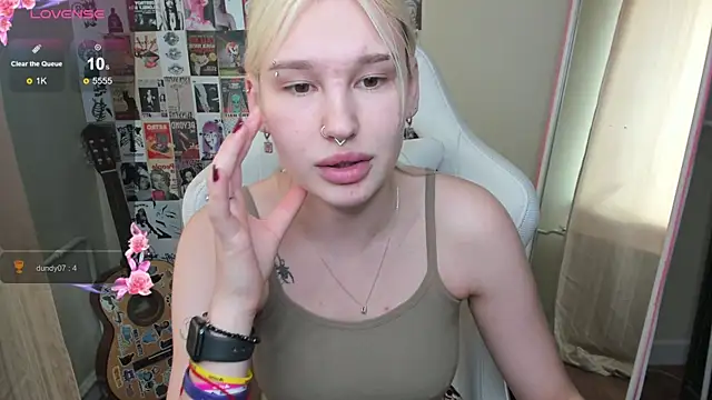 Snapshot of EvelinaLuu chatting on 17, 5, 2026 EvelinaLuu online show from 17, 5, 2026