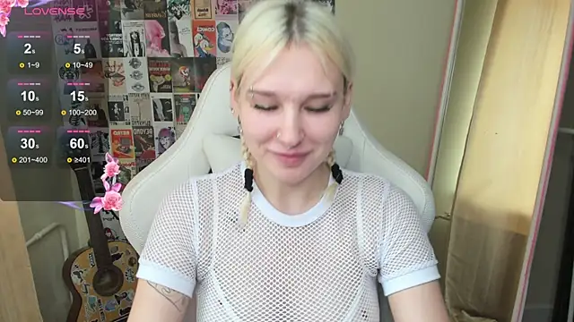 Snapshot of EvelinaLuu chatting on 19, 5, 2026 EvelinaLuu online show from 19, 5, 2026
