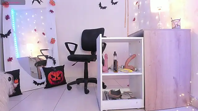 Snapshot of Emylyjonhs chatting on 24, 10, 2025 Emylyjonhs online show from 24, 10, 2025