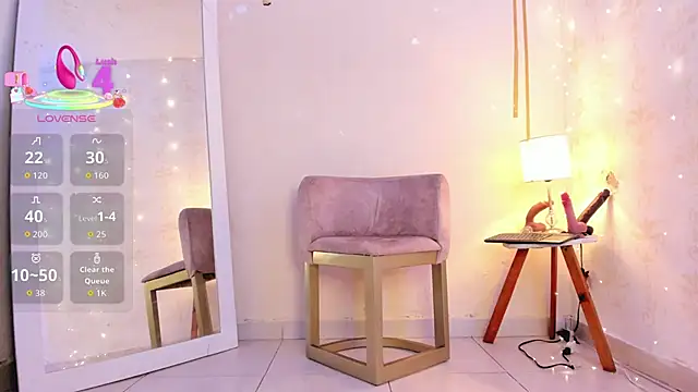 Snapshot of Emylyjonhs chatting on 19, 11, 2025 Emylyjonhs online show from 19, 11, 2025