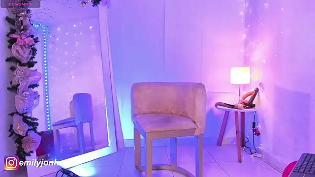 Snapshot of Emylyjonhs chatting on 29, 11, 2025 Emylyjonhs online show from 29, 11, 2025