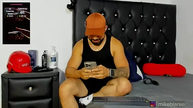 Snapshot of mikeblaree chatting on 10, 6, 2026 mikeblaree online show from 10, 6, 2026