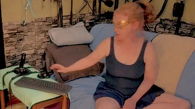 Snapshot of Scarlett_Switch chatting on 13, 11, 2025 Scarlett Switch online show from 13, 11, 2025