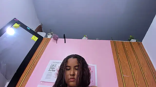 Snapshot of camilagreeco chatting on 21, 9, 2025 camilagreeco online show from 21, 9, 2025