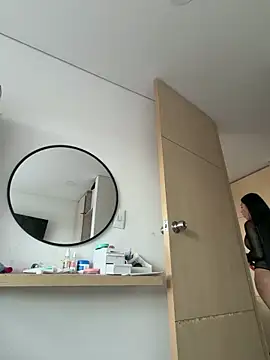 Snapshot of KarolVega- chatting on 12, 11, 2025 KarolVega- online show from 12, 11, 2025