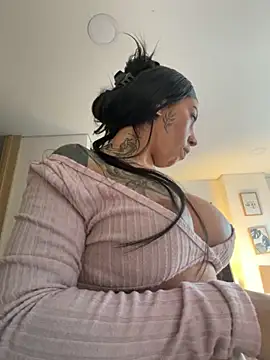 Snapshot of KarolVega- chatting on 14, 11, 2025 KarolVega- online show from 14, 11, 2025