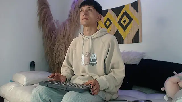 Snapshot of MaikyCooper chatting on 4, 3, 2025 MaikyCooper online show from 4, 3, 2025