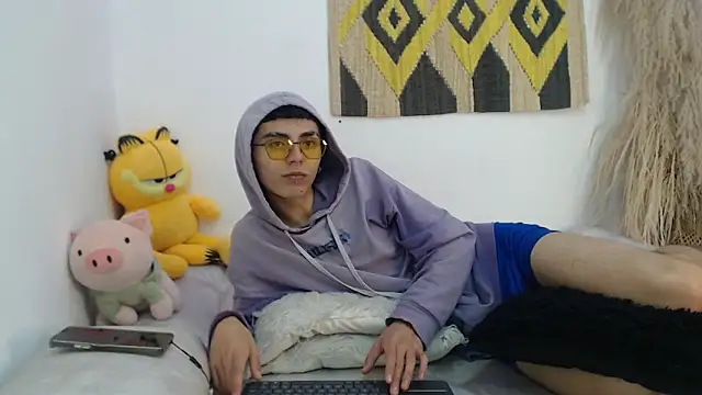 Snapshot of MaikyCooper chatting on 4, 3, 2025 MaikyCooper online show from 4, 3, 2025