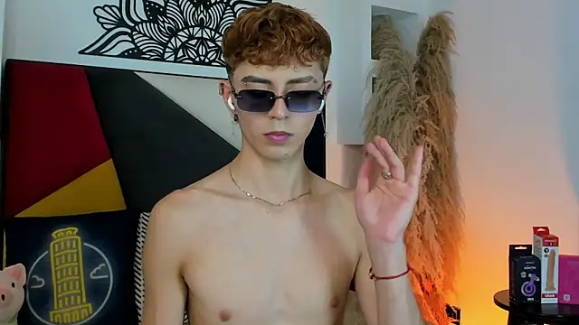 Snapshot of MaikyCooper chatting on 2, 12, 2025 MaikyCooper online show from 2, 12, 2025