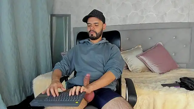 Luke Diaz7 online show from 4, 3, 2025