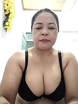 Baby-bigtits2024 online show from 19, 9, 2025
