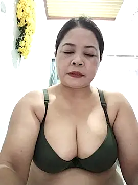 Baby-bigtits2024 online show from 24, 9, 2025
