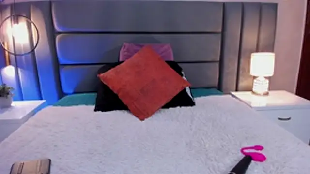 MiaHertz online show from 13, 11, 2025