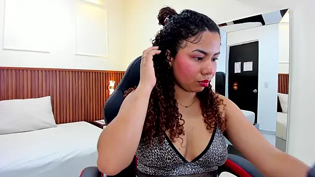 Snapshot of MELINAMARTINS chatting on 18, 2, 2025 MELINAMARTINS online show from 18, 2, 2025