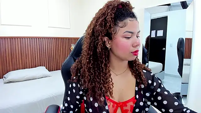 Snapshot of MELINAMARTINS chatting on 24, 2, 2025 MELINAMARTINS online show from 24, 2, 2025